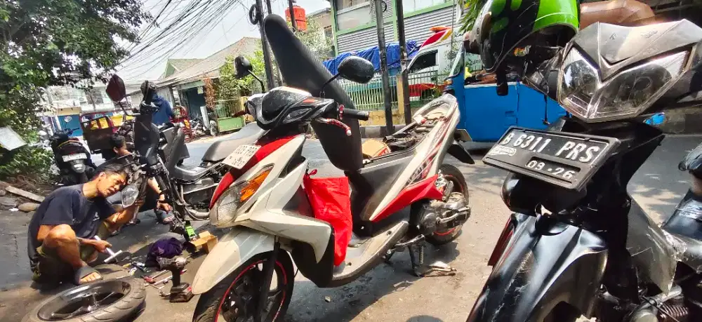 Jual motor Xeon th 2012 warkah merah n putih.