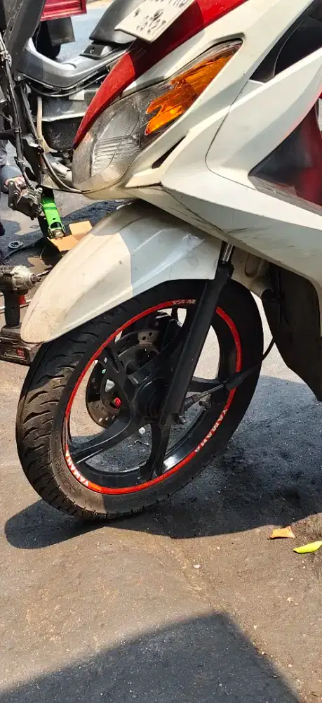 Jual motor Xeon th 2012 warna merah n putih.