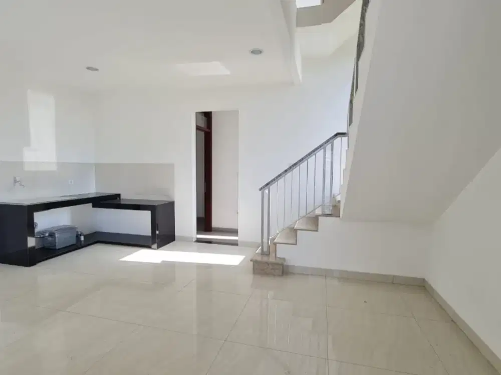 Rumah Minimalis 3 Lantai Murah Jarang Ada Posiis Hoek di Golf Island Cluster Alegro Pantai Indah Kapuk