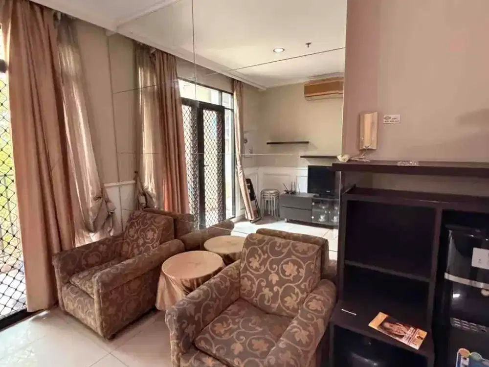 spesialis Apartement hamptons park unit lt dasar