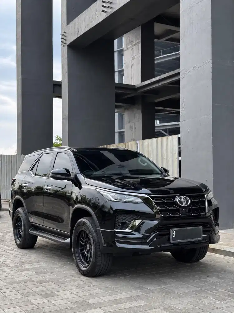 Toyota Fortuner 2.4 GR Sport Diesel nik.2022 Hitam km.66rb