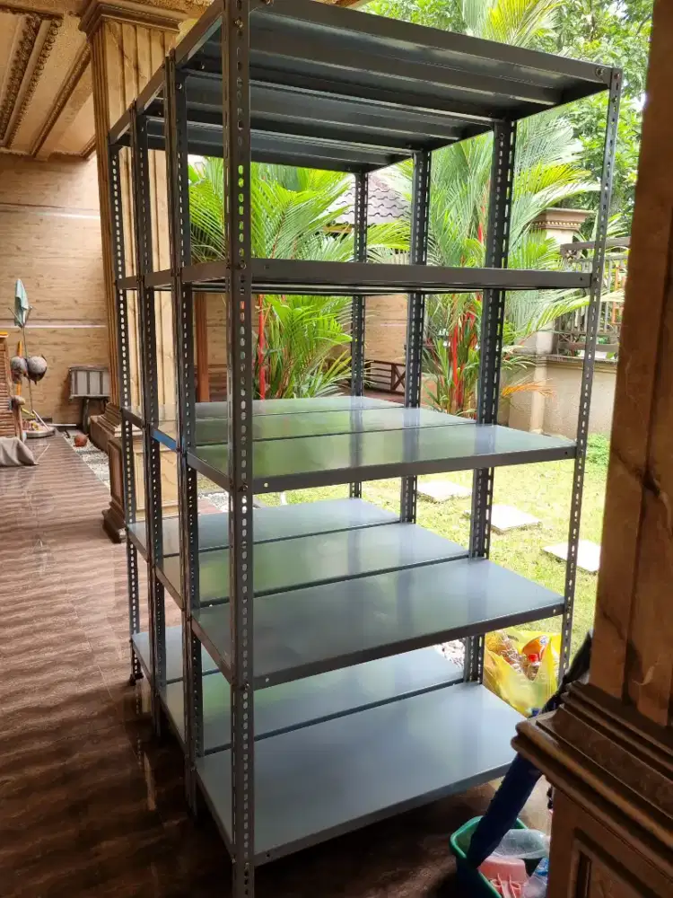 Rak besi siku lubang ramping