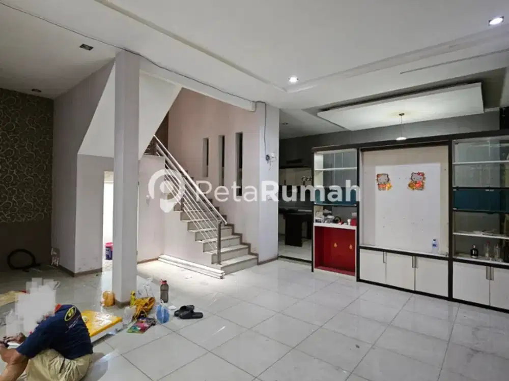 DISEWAKAN VILLA FULL FURNISHED JALAN FREESIA KOMPLEK CEMARA ASRI - MEDAN ESTATE (vincent)