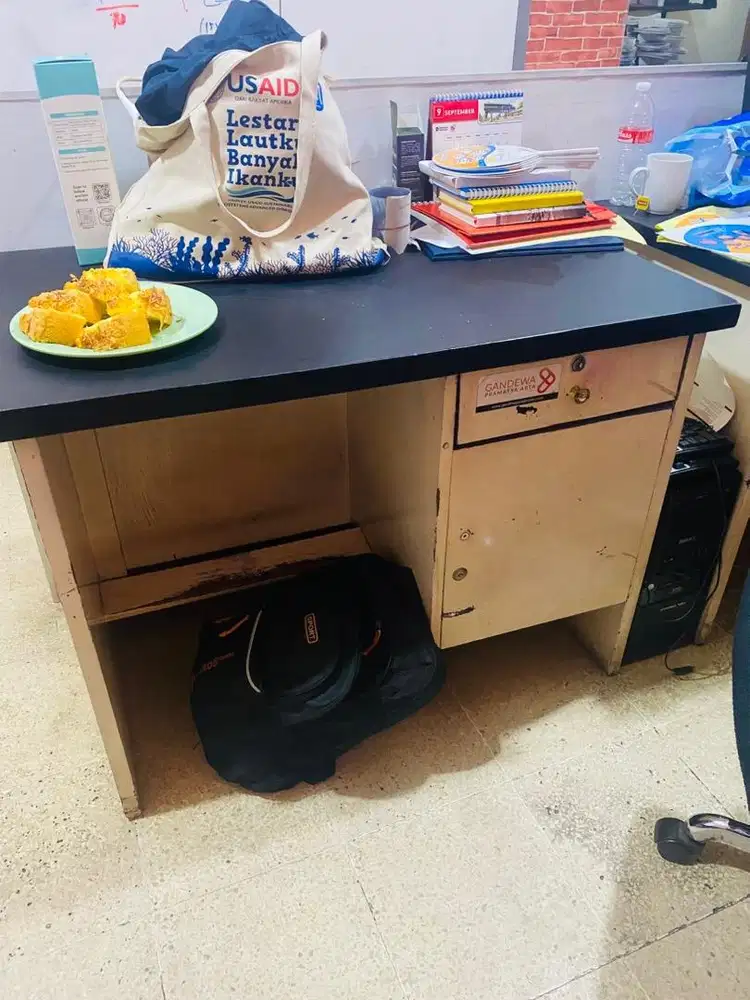 Meja kantor murah