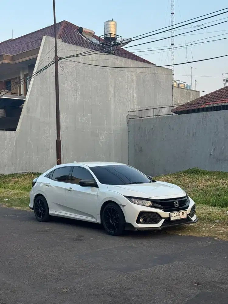 Civic Hatchback Putih 1.5 Turbo 2017