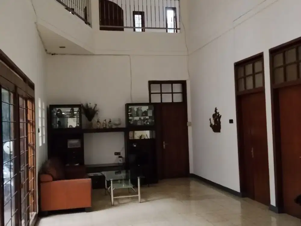 Rumah Strategis Cocok untuk Usaha di Mainroad Area Riau Bandung