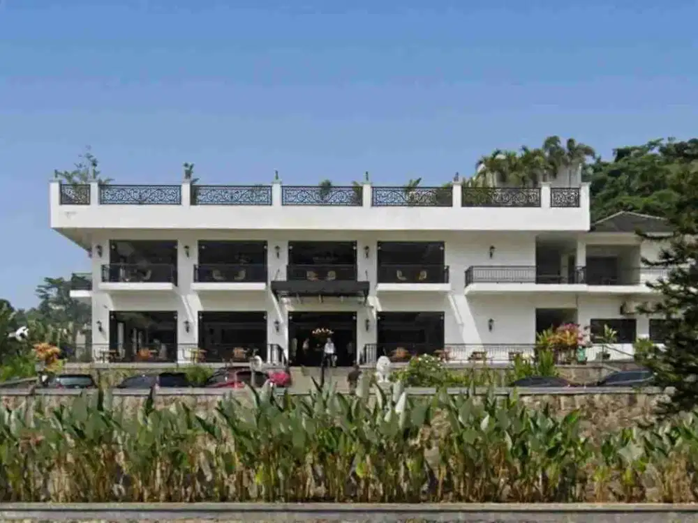 Jual Gedung Resto Lux Parkir 40 Mobil