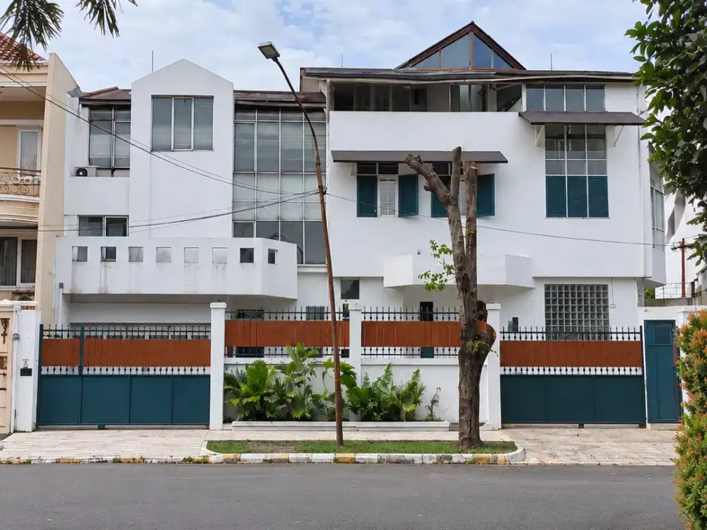 Rumah Besar 2 Kavling LT 480m² LB ±900m² Puri Indah Jakbar