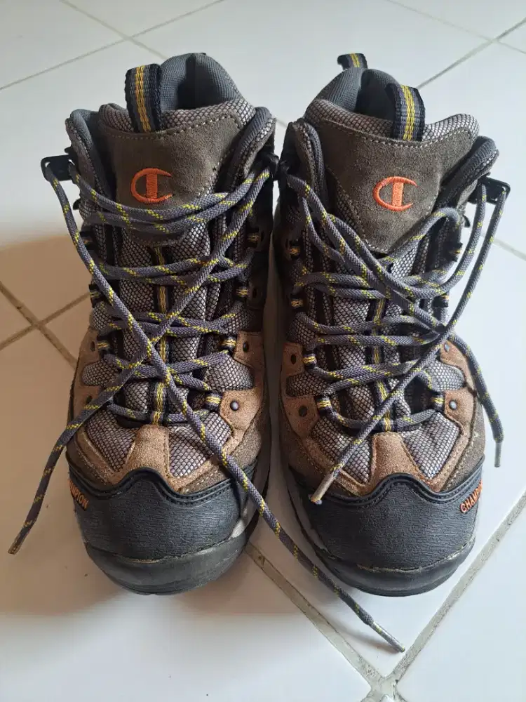 Sepatu Gunung Champion