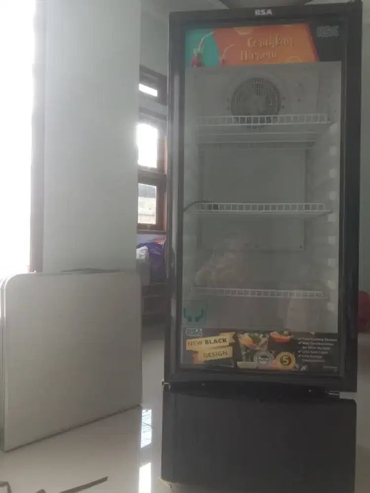 Dijual cepat showcase RSA