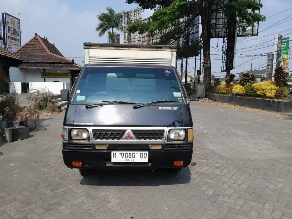 Mitsubishi Colt L300 tahun 2013 ( Mobil Box )