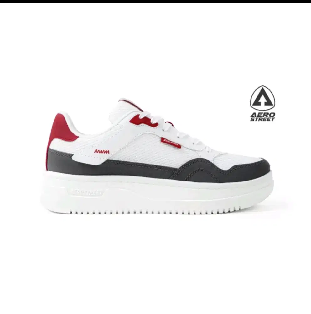 Sepatu aerosstrett
