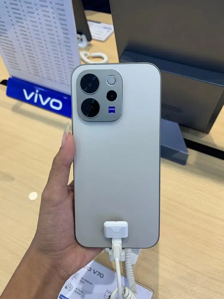 VIVO V70 8+8GB|256GB PROMO CASHBACK 300k(BISA CICILAN CUKUP KTP SAJA!)