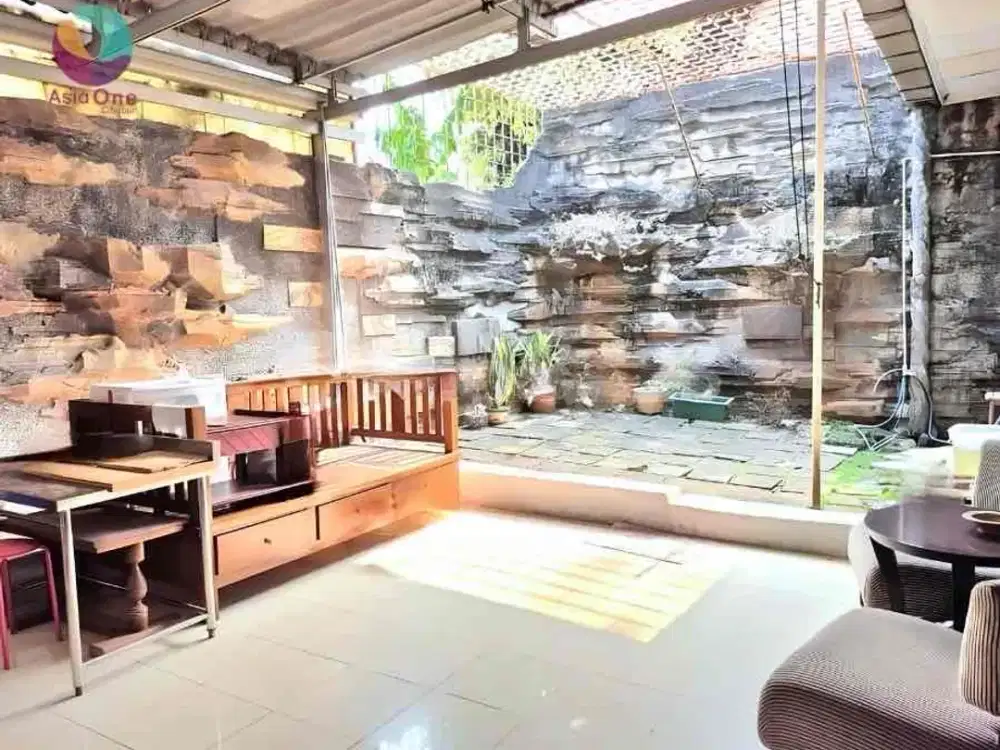 Rumah bagus luas dan nyaman (nego) Jatinegara