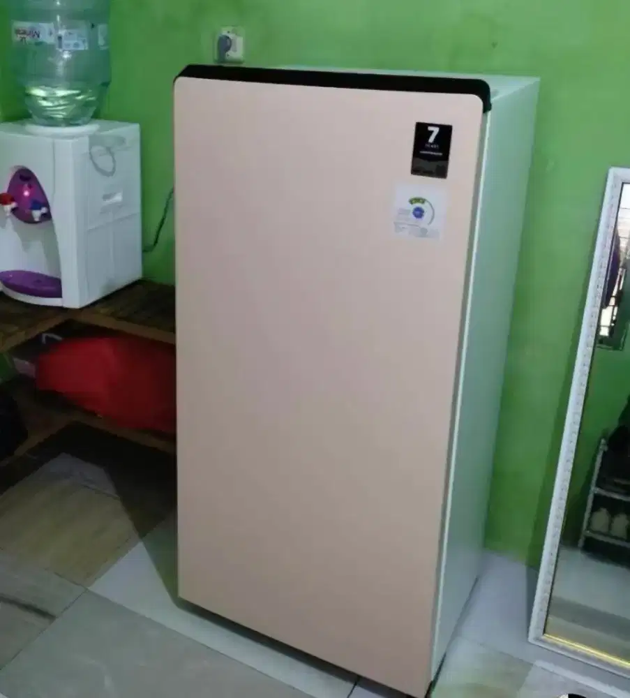 Kulkas Aqua 1 Pintu Pink like new