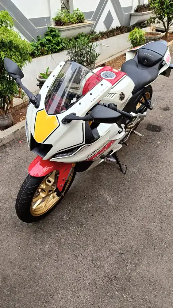 Yamaha YZF-R15 v4