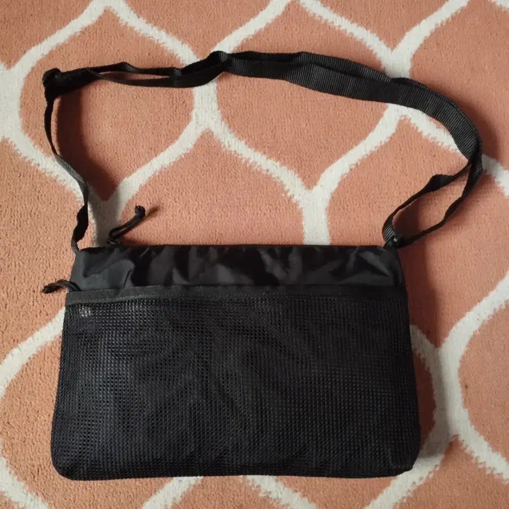 Tas Hitam Active8
