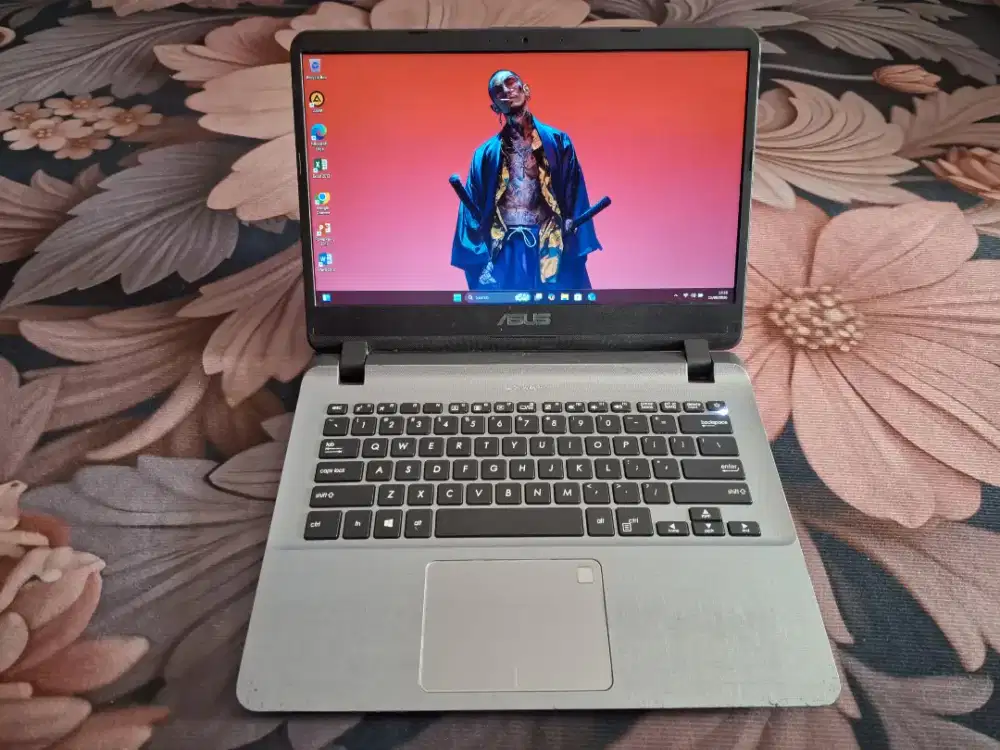 Laptop asus, cpu N4000, ram 4gb, ssd 128gb, win 11 siap pakai