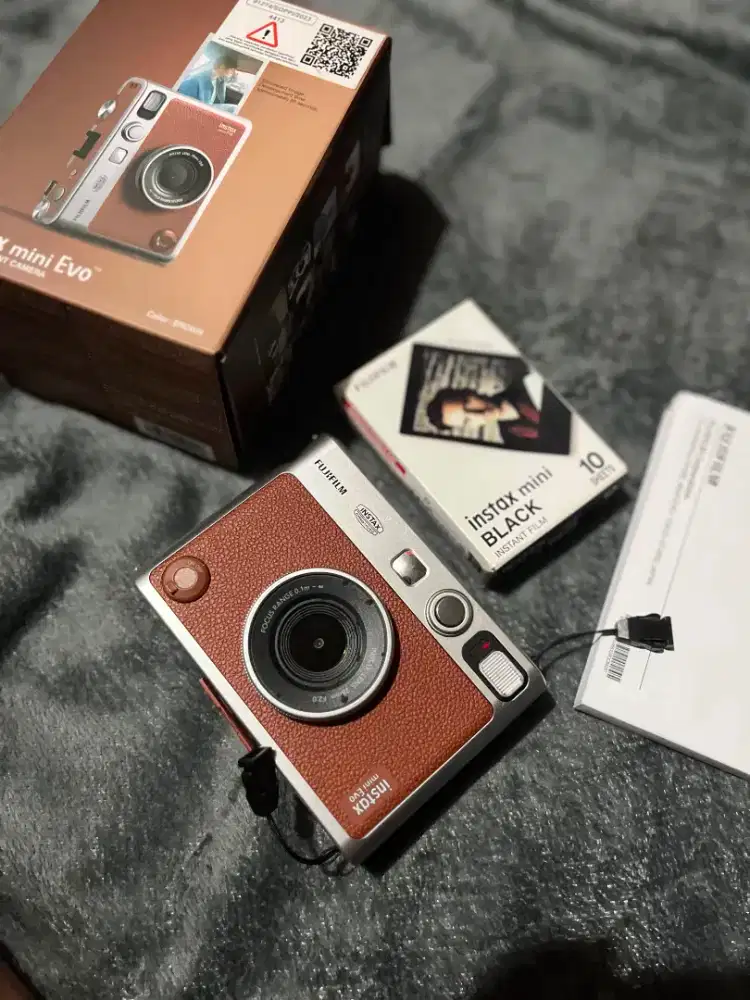FUJIFILM INSTAX MINI EVO LIKE NEW