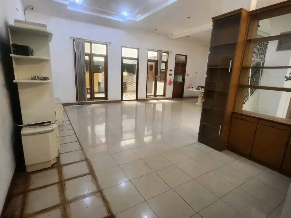 REV.A1126 Rumah Pakuwon City Surabaya Siap Huni, Lokasi Nyaman untuk Keluarga