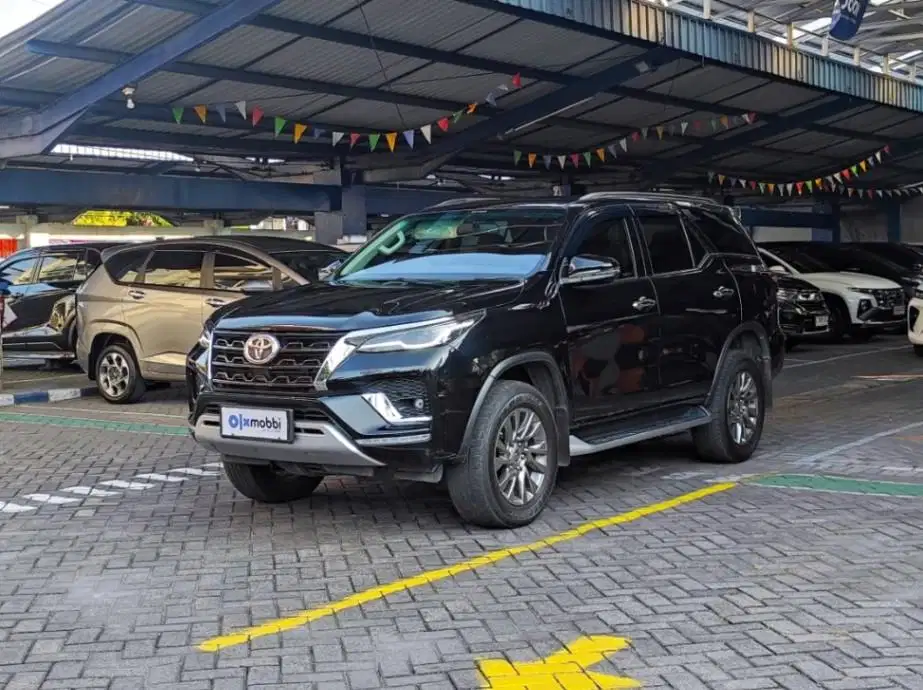 Like New Toyota Fortuner 2.4 4x2 VRZ Solar-AT 2021 Hitam LABA