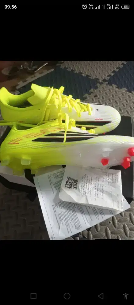 Sepatu bola Adidas uk 42