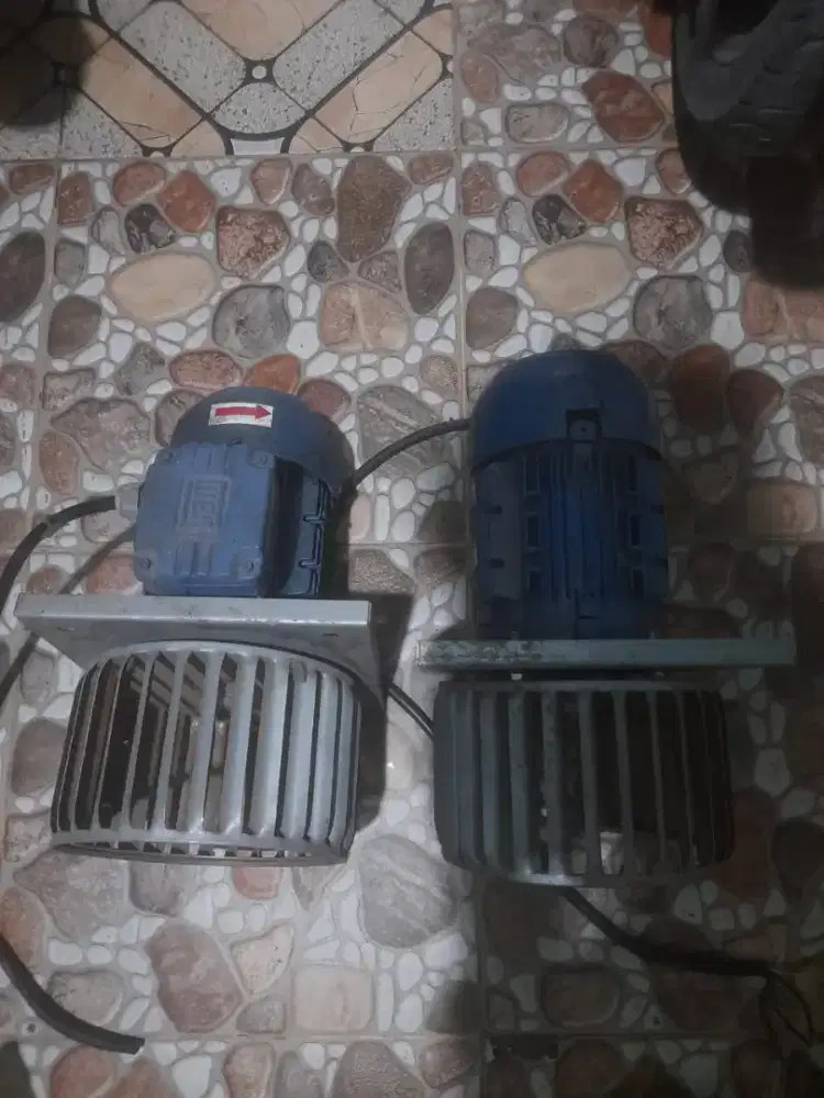 Di jual dinamo 3 phase merek WEM dan merek bonfiglioli Made in itali
