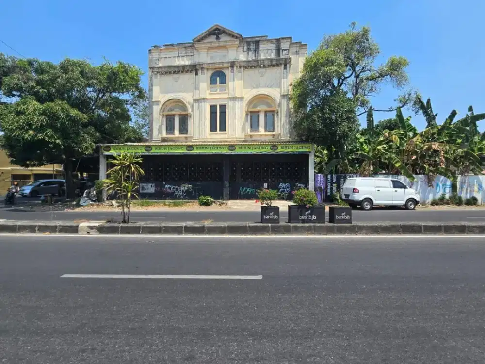 Rumah Mewah dan Ruang Usaha Strategis di Jalan Ahmad Yani Manahan Solo