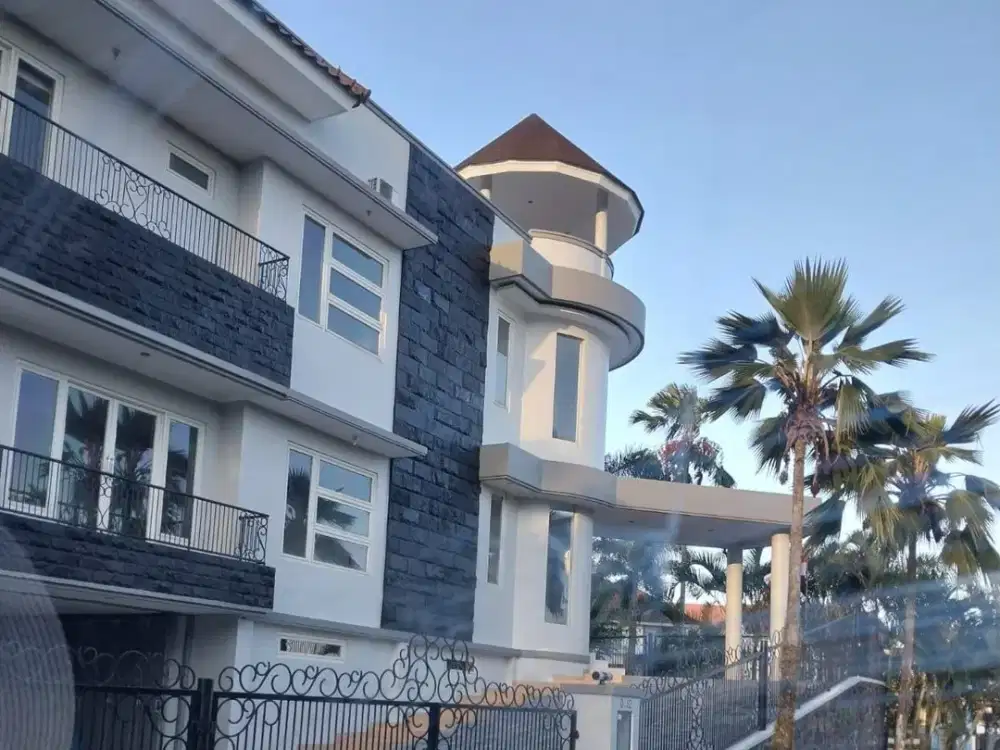 Dijual Rumah Mewah Kawasan Elit di Villa Puncak Tidar Malang