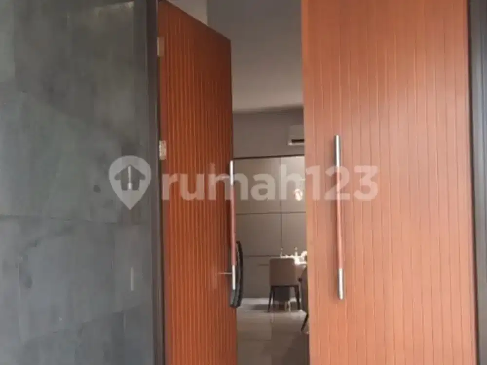 Rumah Mewah Siap Huni Dekat Sentra Bisnis Sudirman Jakarta Selatan