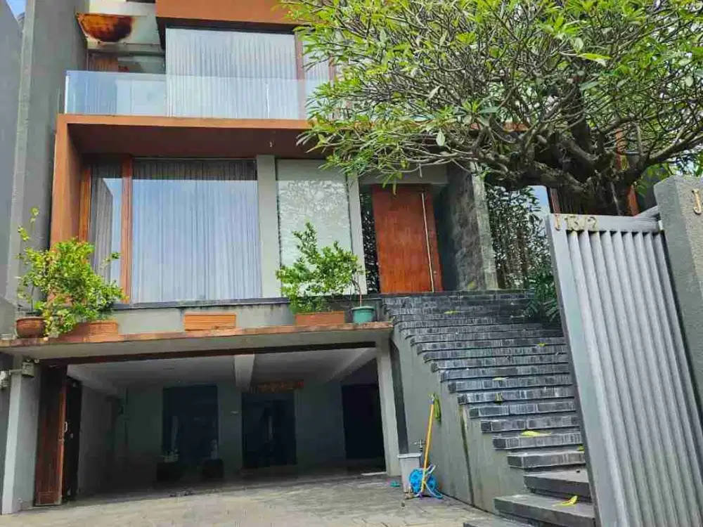 Dijual rumah di Puri Indah blok Favorid