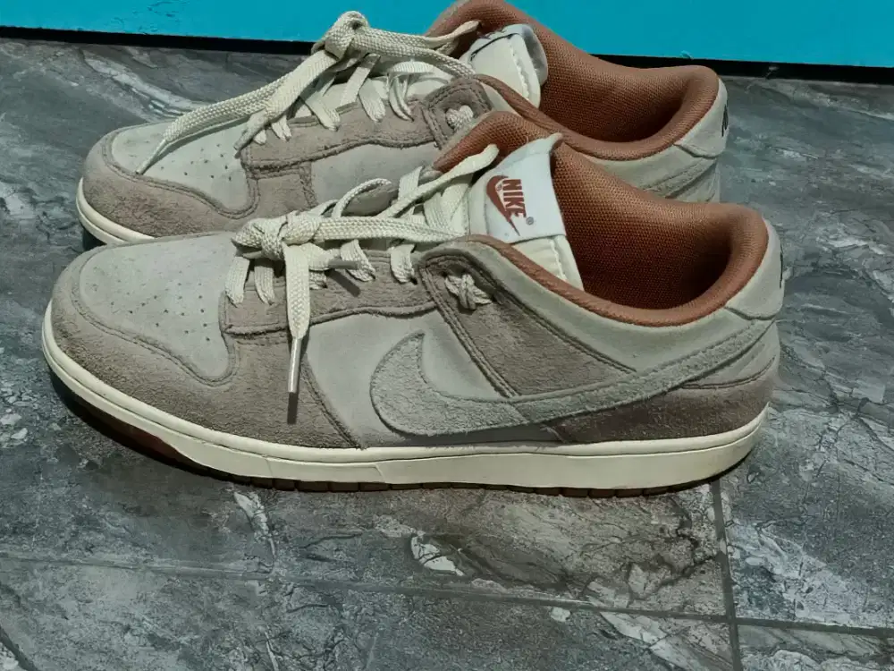 Sepatu Nike Dunk Low  sz  EU 43,5  US 10