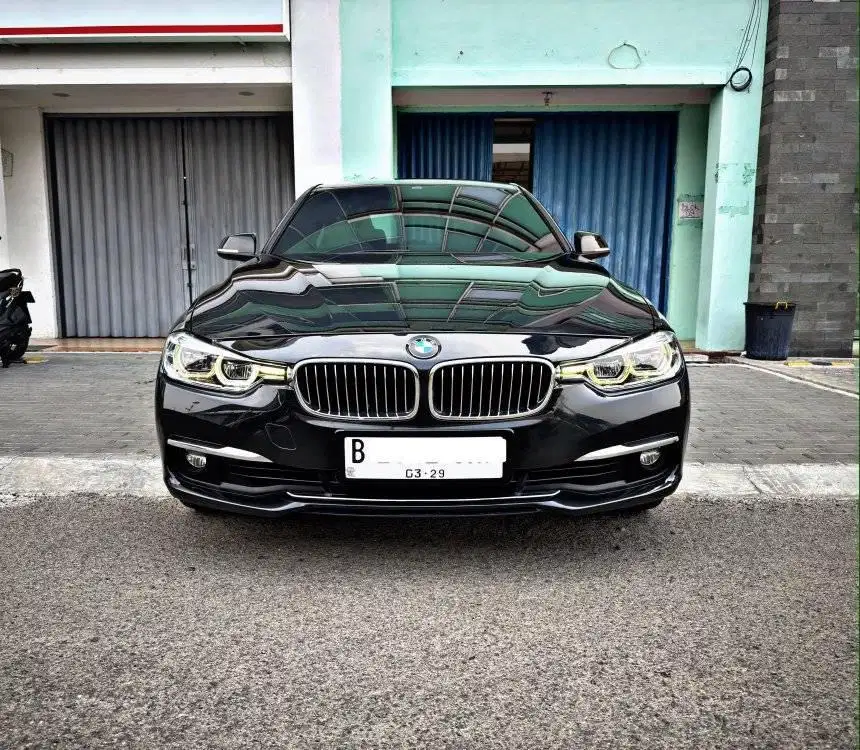 BMW 320i F30 Luxury AT 2018