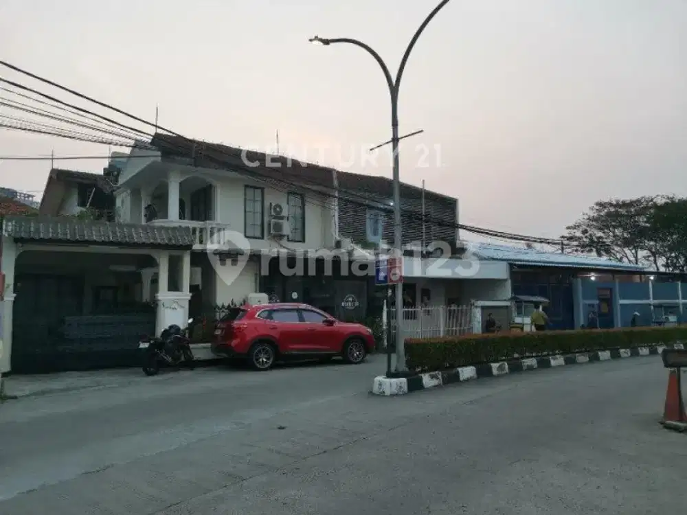Rumah Hitung Tanah di Kebon Jeruk Dekat Jalan Utama
