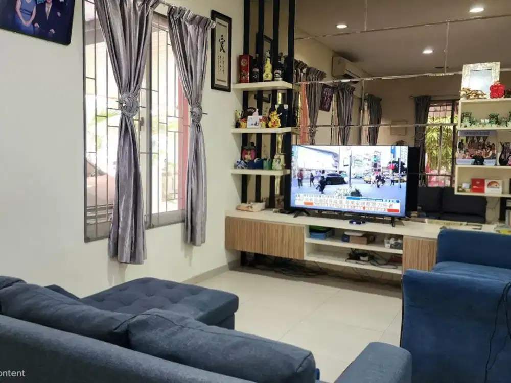RUMAH DI LAYAR PERMAI PIK
