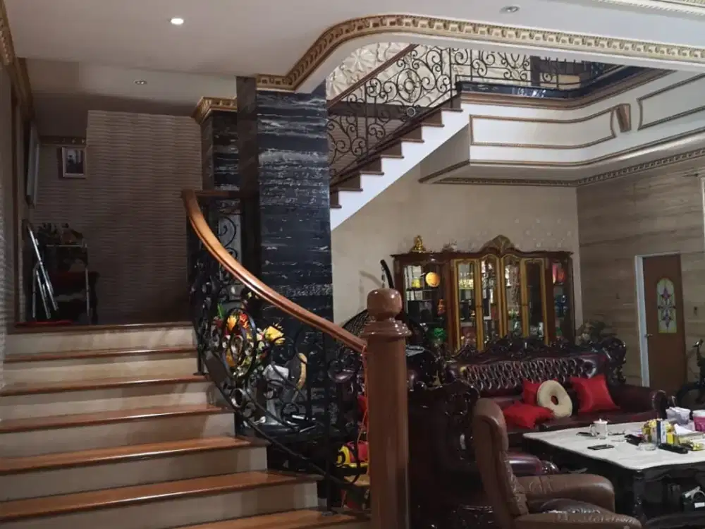 RUMAH CLASIC MODERN MEWAH DI PIK 1