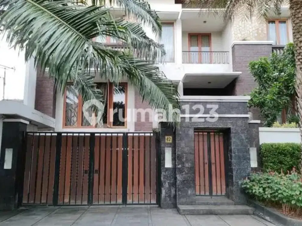 Rumah Mewah & Asri, di Jl. Bukit Hijau Pondok Indah.