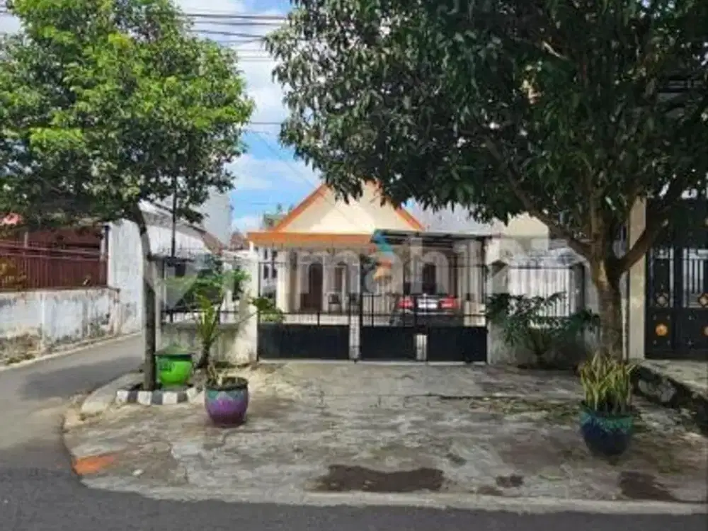 Rumah Terawat Tengah Kota Dekat Rsud Chaiful Anwar di Jaksa Agung Suprapto, Klojen, Malang