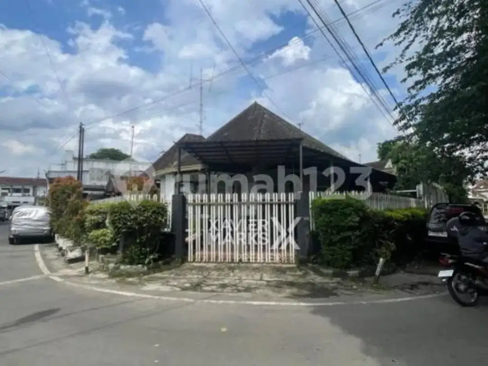 Rumah Klasik Kolonial 1 Lantai SHM Siap Huni Dekat Alun-Alun dan Rsi Aisyah, Klojen, Malang