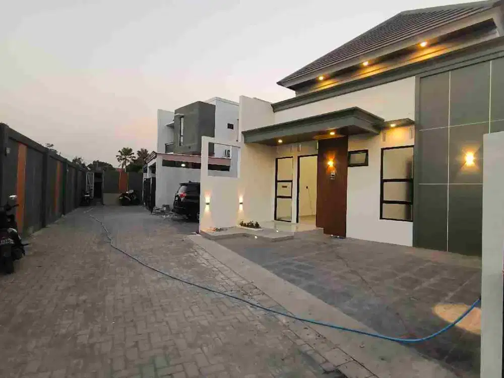 RUMAH BARU SIAP HUNI DALAM CLUSTER LOKASI DEKAT MALL SCH