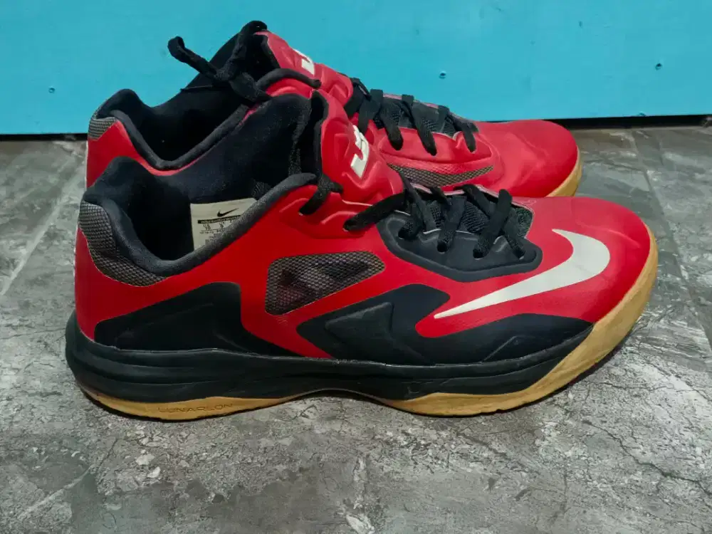 Sepatu Nike LeBron St lll  Sz EU44  US10