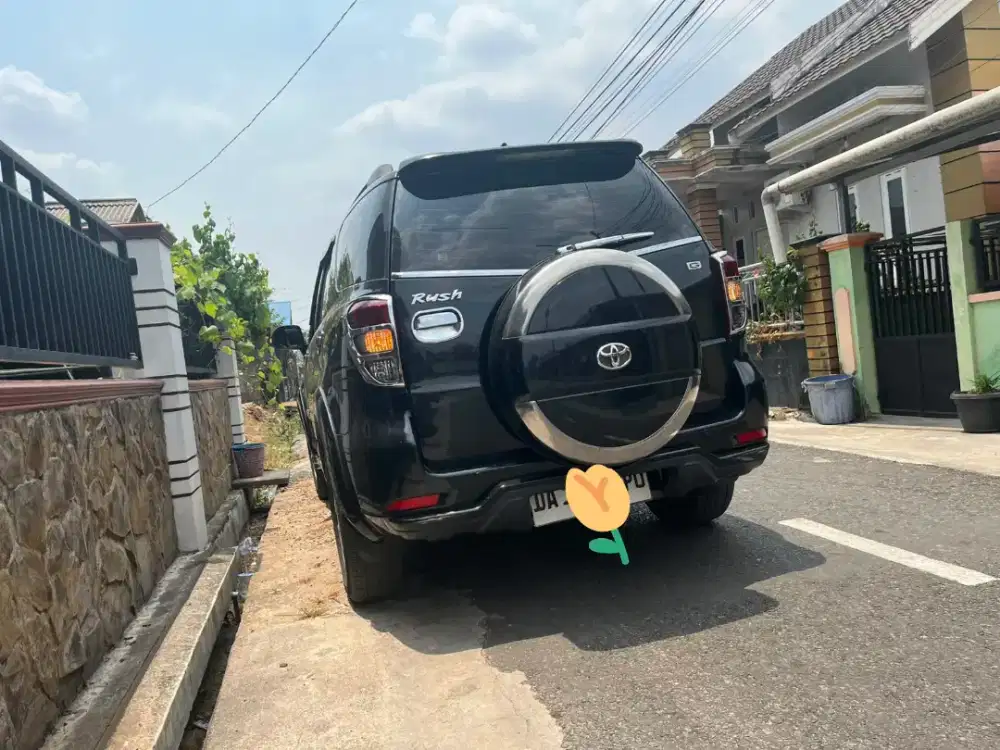 Dijual mobil rush 2010