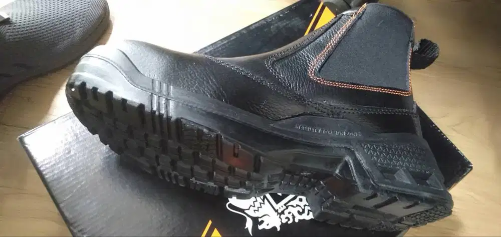Sepatu safety king ukuran 6/7 atau ukuran 39/40