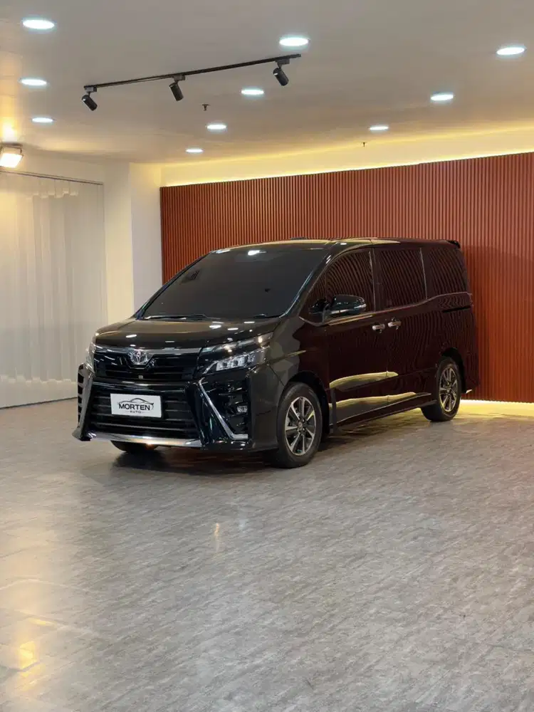 Toyota Voxy 2.0 AT 2019