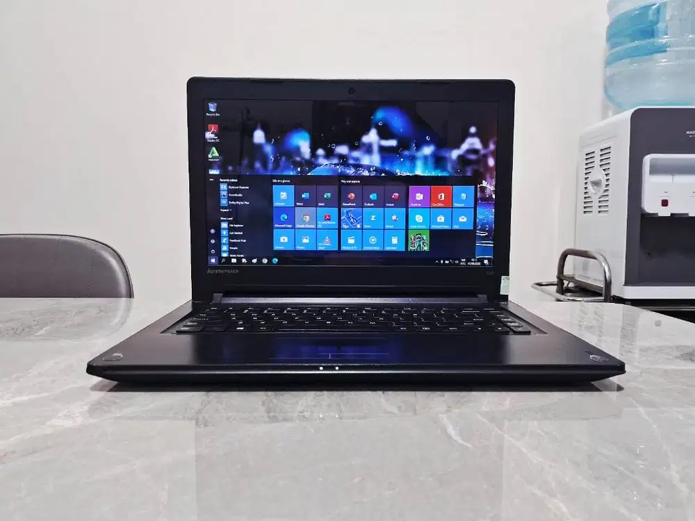 LENOVO 300 4CPU Setara Core i3 4GB 500GB Batre BARU Laptop Sekolah Ok