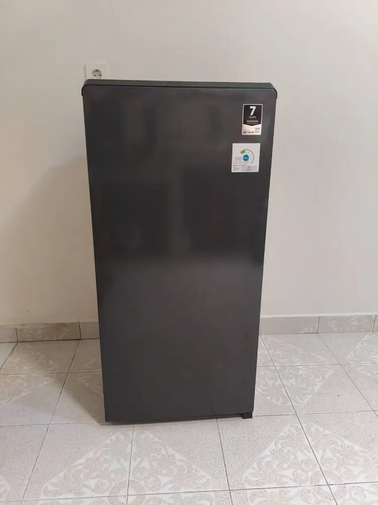 Kulkas Aqua 1 pintu (165 L)