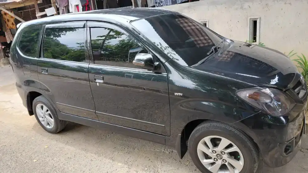 Di jual Avanza G Metik 2011