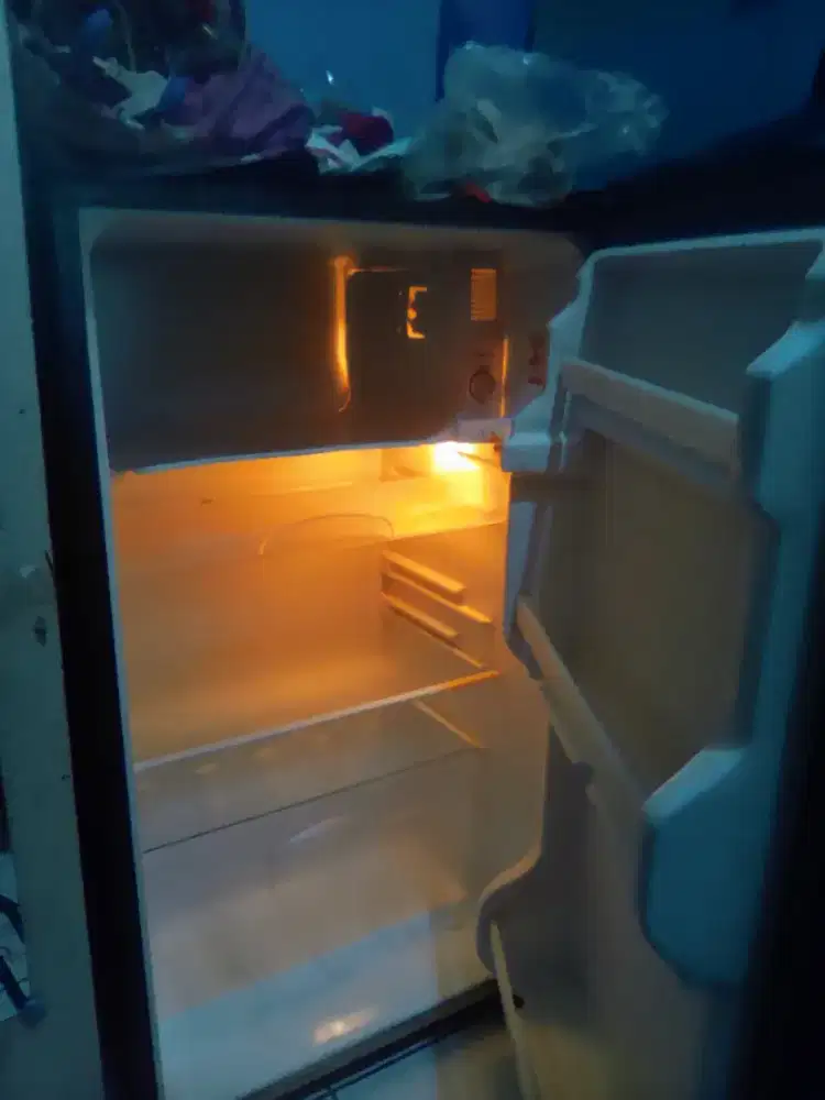 KULKAS (PENDINGIN + FREEZER) SHARP