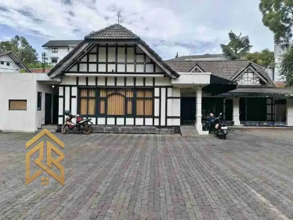 RUMAH DI BANDUNG KOTA ex-CAFE dikawasan komersial Dago Dekat Hotel Sheraton & Jayakarta