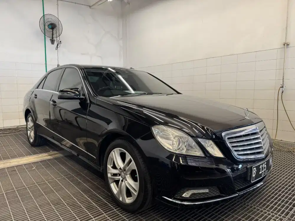 Mercedes-Benz E300 2010 Bensin